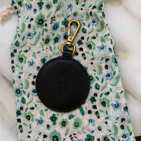 SPELL Leather keychain - Picture 4 of 4